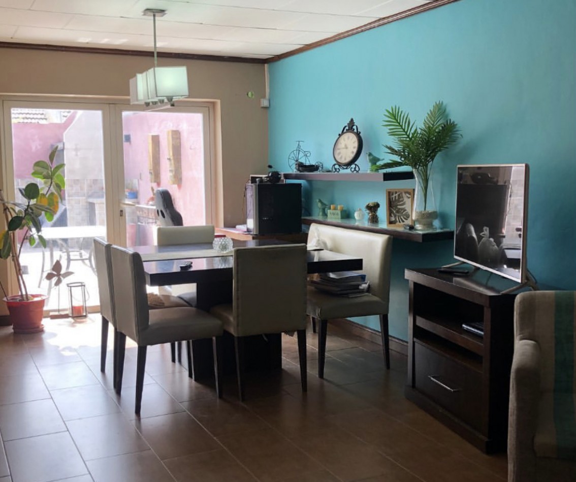 Venta casa barrio Ceco con mejoras