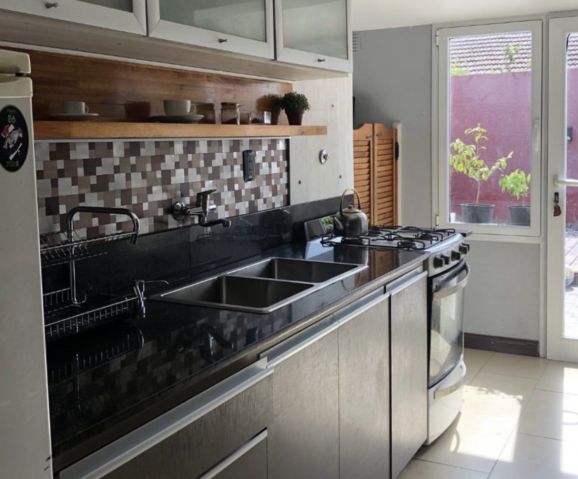 Venta casa barrio Ceco con mejoras