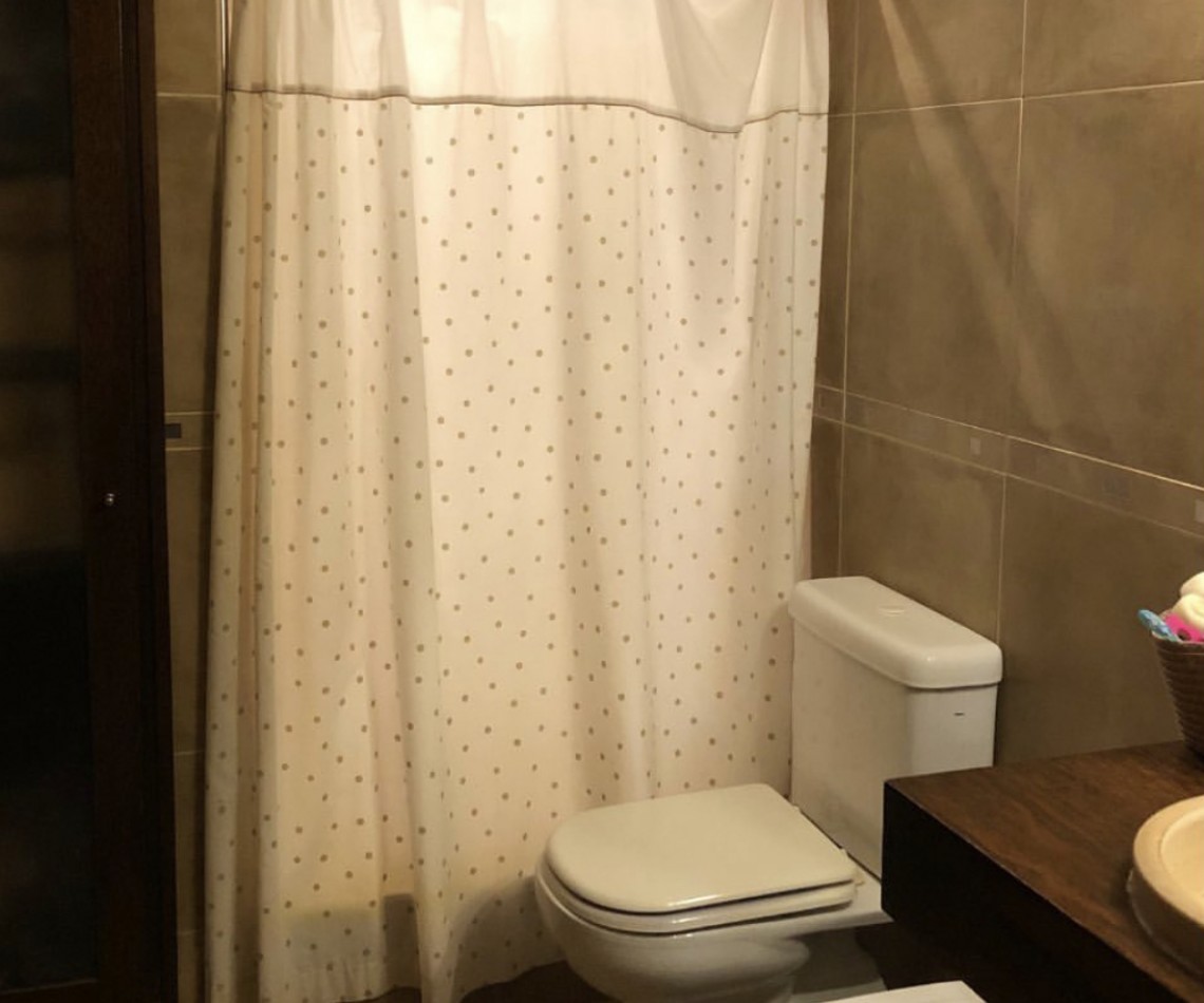Venta casa barrio Ceco con mejoras