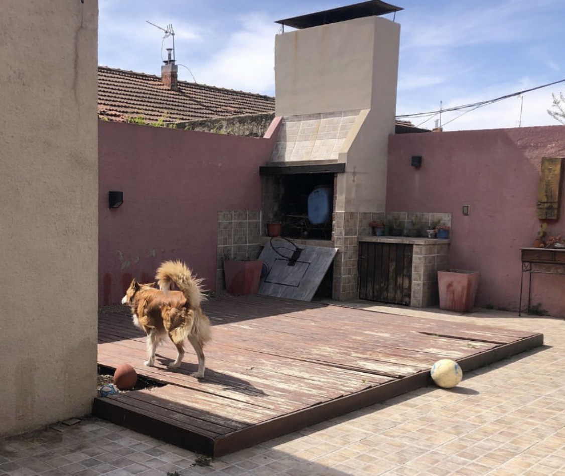 Venta casa barrio Ceco con mejoras