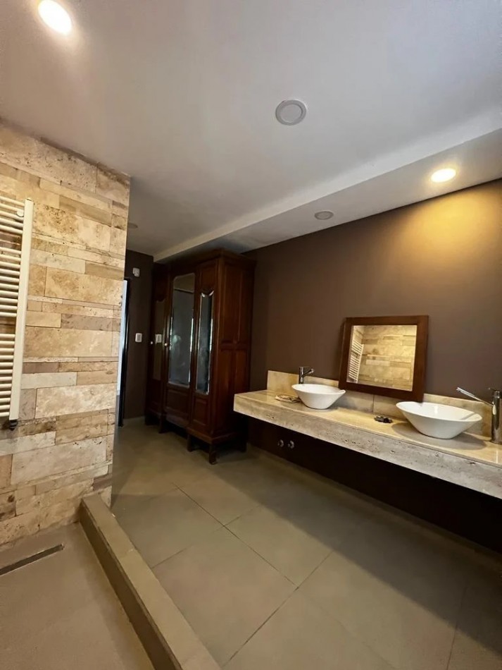 Venta casa quinta sobre 3 hectareas