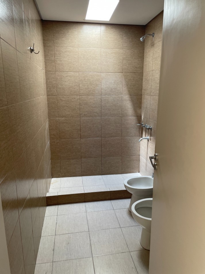 Venta dos deptos + local + cocheras