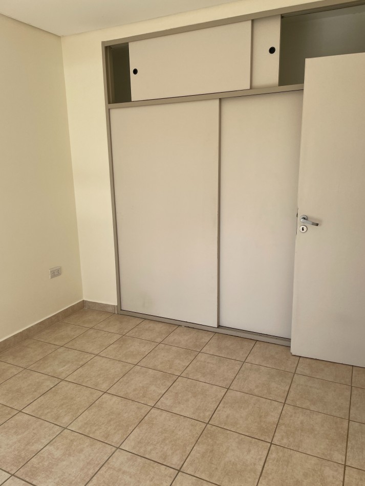 Venta dos deptos + local + cocheras