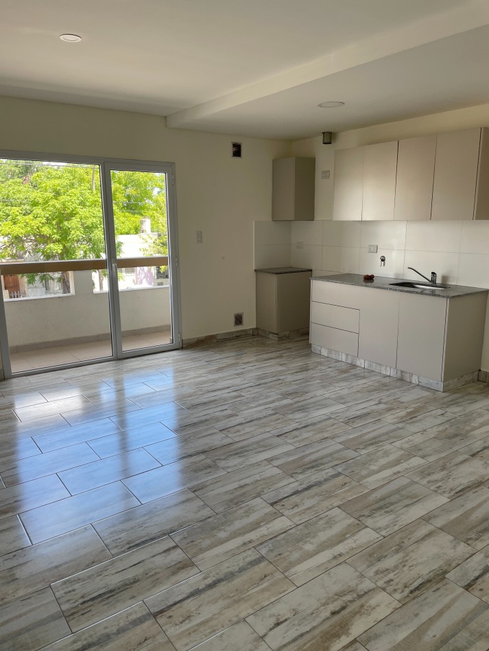 Venta dos deptos + local + cocheras